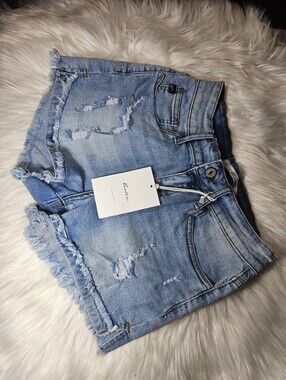 KanCan Light Wash Distressed Frayed Hem Denim Shorts Women's